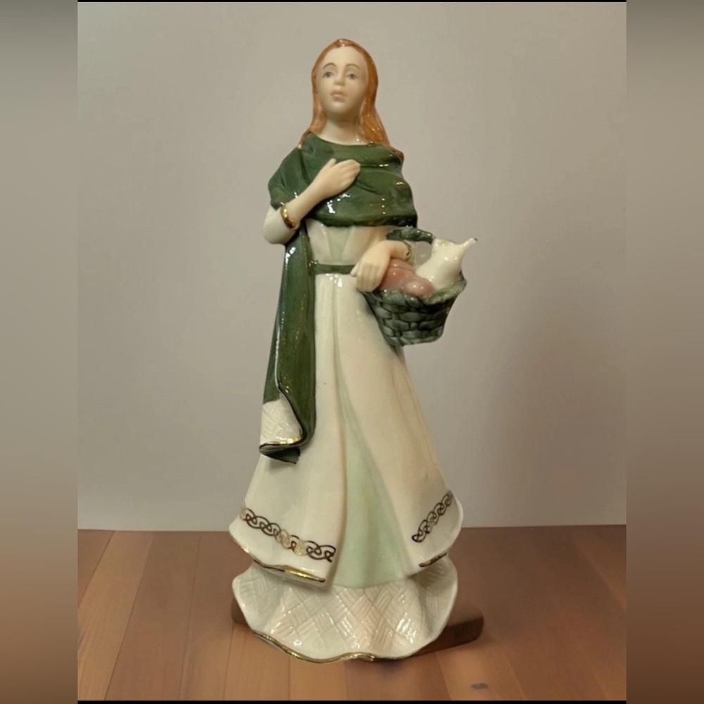 Vtg Hawthorne Village Figurine Irish Nativity Bread & Wine for the King Religion